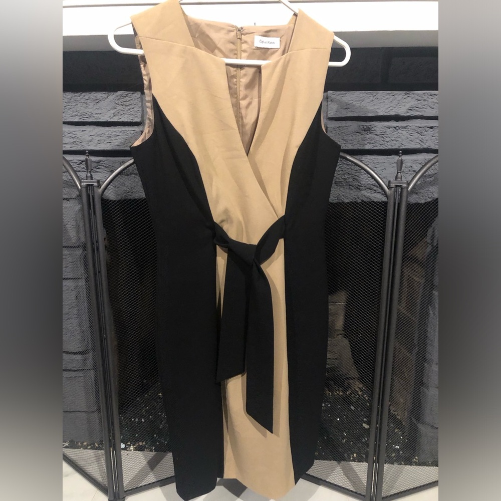 Elegant Calvin Klein short fitted dress.